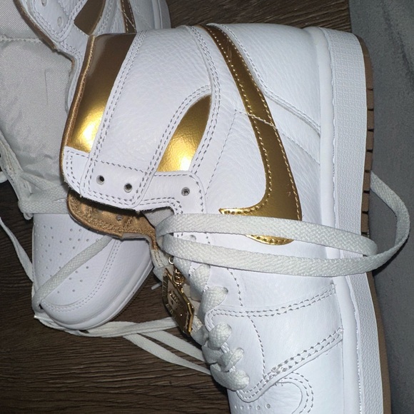 Jordan retro 1 OG women’s - Picture 2 of 3